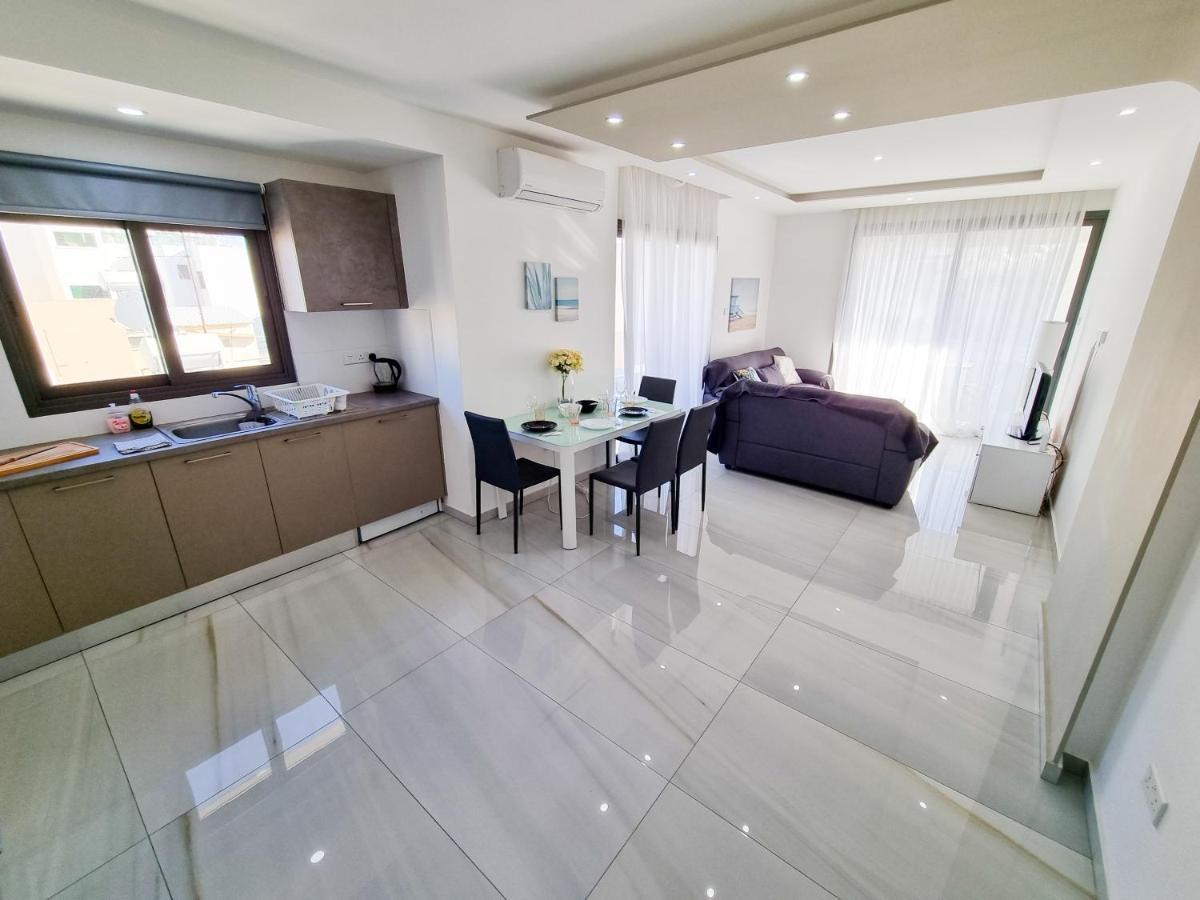 Sea La Vie Seaview Apartment ラルナカ エクステリア 写真